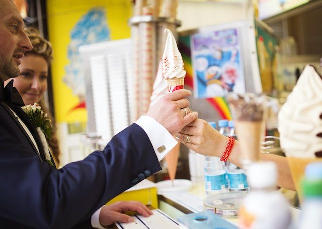 wedding couple enjoying ice cream